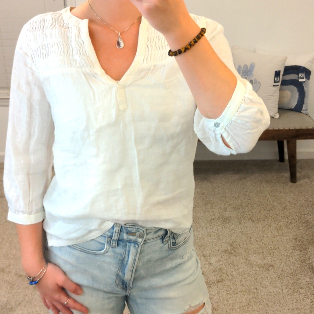 100% linen Joie small s white v neck 3/4 buttoned sleeve textured top used